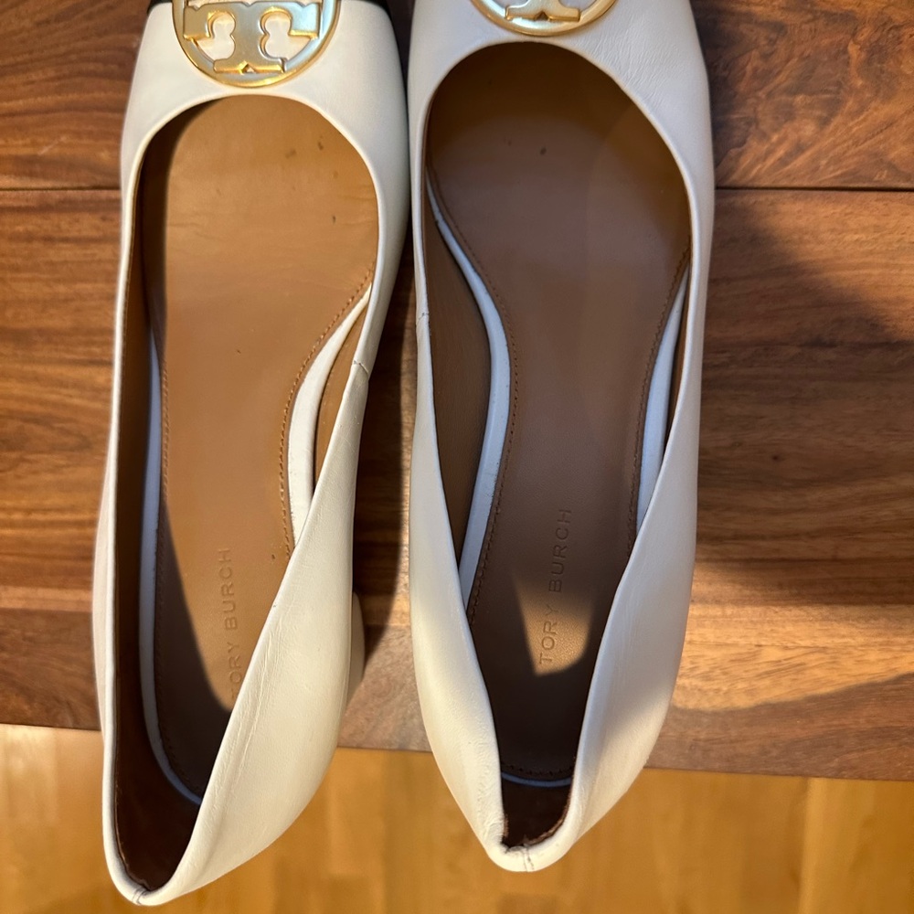 Tory Burch Chelsea Cap Toe Block Heel Pumps - Picture 5 of 6